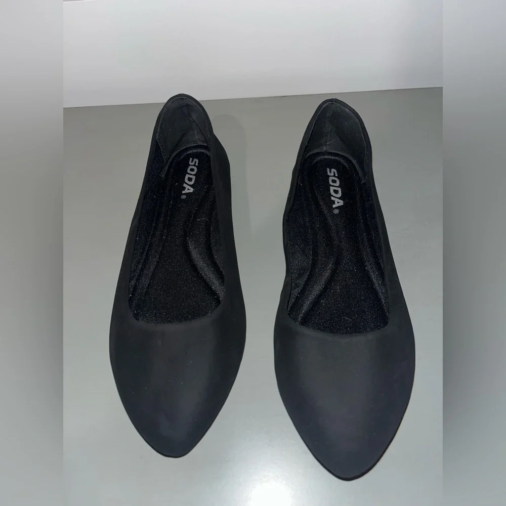 basic black flats - Picture 1 of 4
